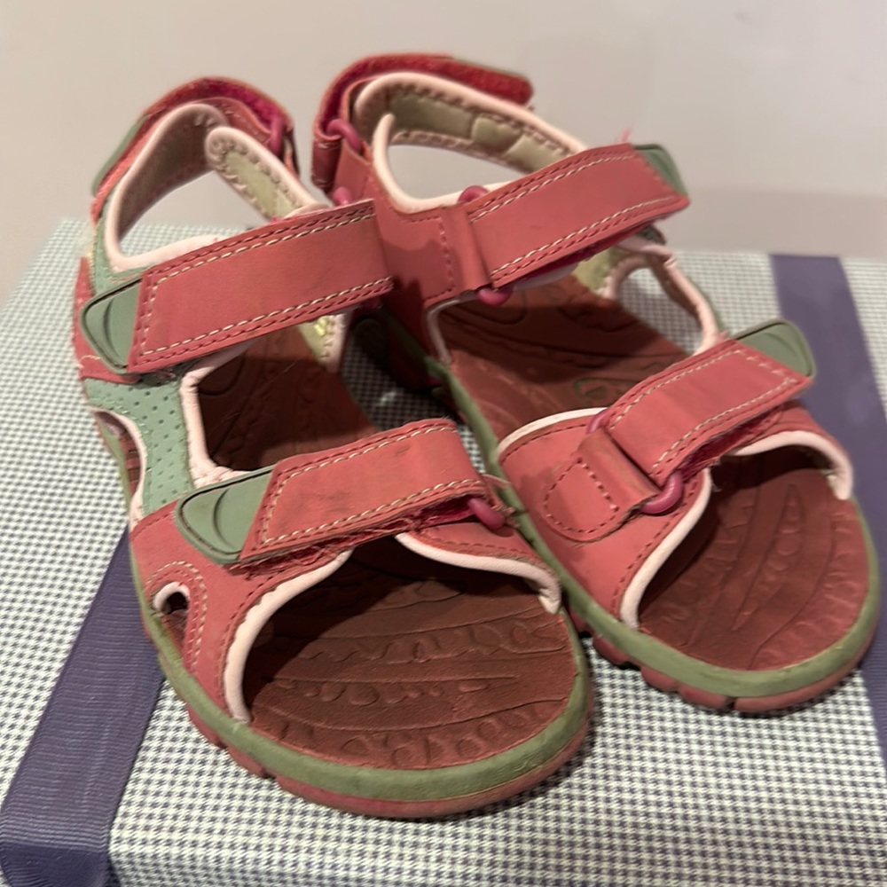 Khombu girls sandals, size 13, great condition